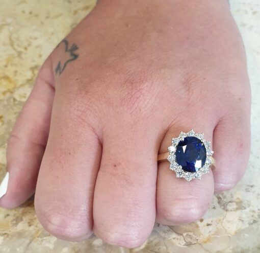טבעת דיאנה משובצת ספיר כחול
